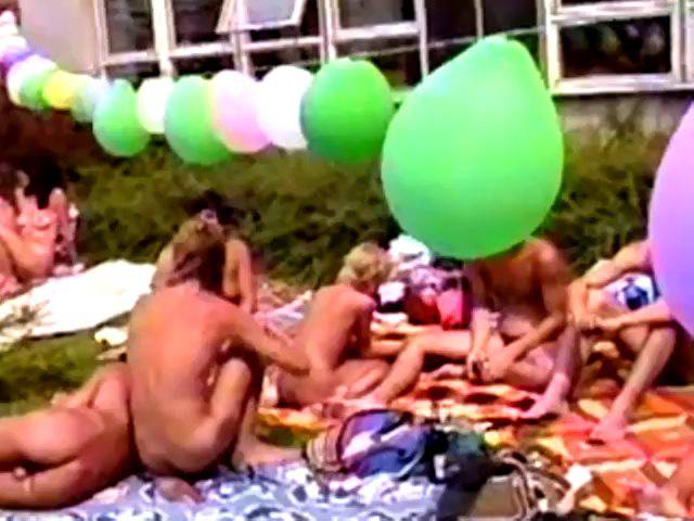 NaturistGuide.com FKK Family Album - 2